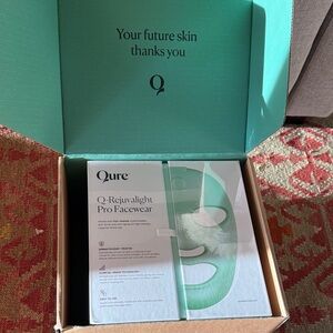 Qure Q-Rejuvalight Pro Facewear - NWT